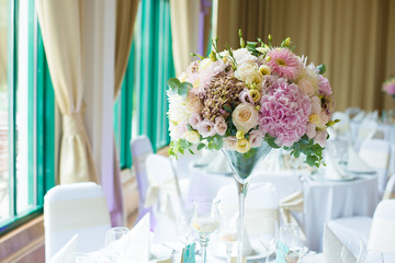 The elegant dinner table.