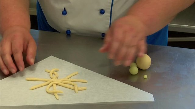 10757 german confectioner build marzipan octopus time lapse
