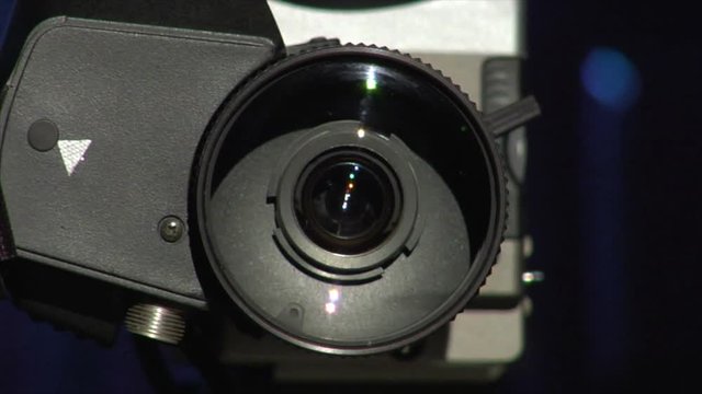 10761 camera lens move center dolly quick
