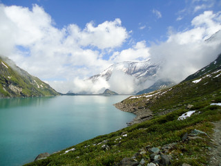 Górskie jezioro w alpach
