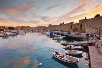 Foto op Canvas Old harbor and city walls of the medieval town of Rhodes. © milangonda