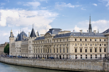 Fototapeta na wymiar Conciergerie. On the banks of the Seine River. Part of the complex of the Palace of Justice.