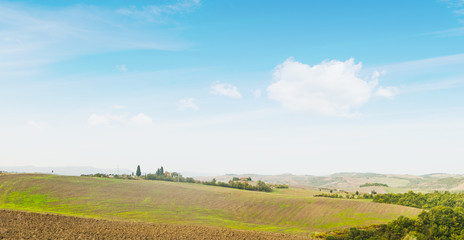 Fototapeta na wymiar Blue sky in Tuscany