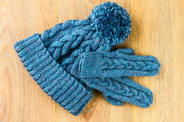 Fototapeta na wymiar knitting cap and mittens