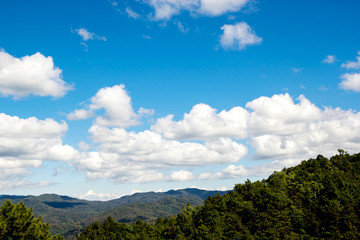 Naklejka premium Blue sky and mountains