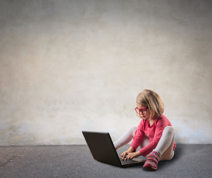 Kid using a laptop