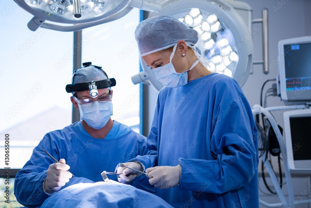 Poster Surgeons performing operation in operation theater