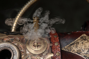 Steampunk Armkanone aus Leder und Messing mit Rauchgenerator