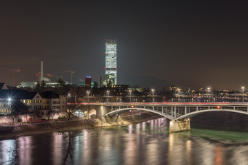 Fototapeta na wymiar Skyline Panorama Basel Stadt bei Nacht