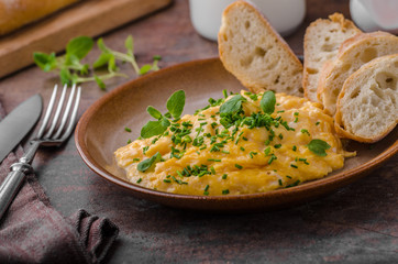 Scrambled eggs with herbs