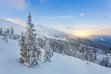 Fototapeta na wymiar majestic sunset in the winter mountains