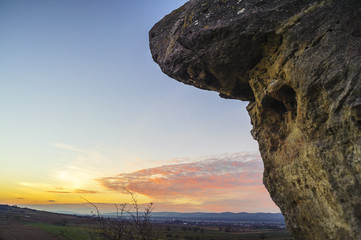 Sonnenuntergang beim alten Steinbruch nahe Schützen am Gebirge