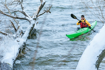 Fototapeta na wymiar winter kayaking on the river in Ukraine 27