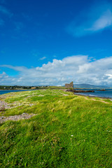 Burgruine an der K&uuml;ste von Irland