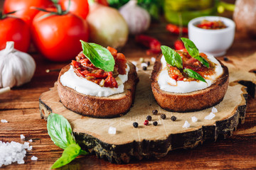 Bruschettas with Dried Tomatoes and Spicy Sauce