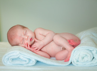 Новорожденный спящий ребенок