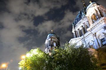 Berliner Dom bei Nacht © mbsnova