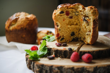 Cake with raisins