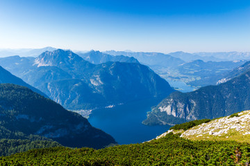 Obraz premium Alpine lake scenery in the summer