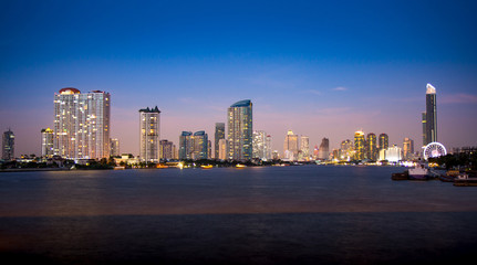 Fototapeta na wymiar View Commercial building in Bangkok city at twilight with skyli