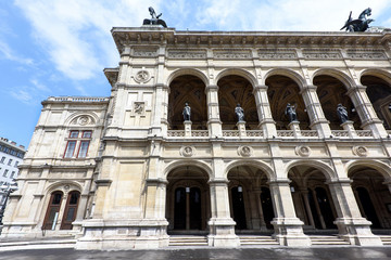 Fototapeta na wymiar Photo view on horse and angels statues at vienna opera state house, austria