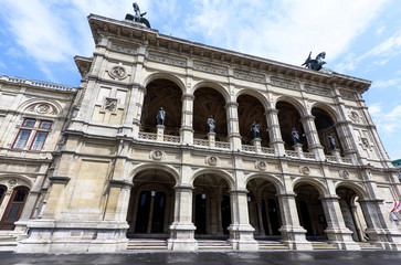 Fototapeta premium Photo view on horse and angels statues at vienna opera state house, austria