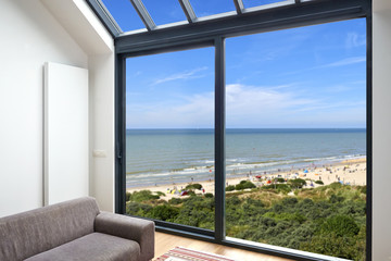 Fototapeta na wymiar Room with large windows and view on seaside