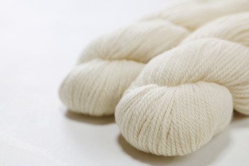 白い毛糸の編み物