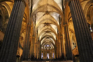 Innenraum der Kathedrale des Heiligen Kreuzes und der Heiligen Eulalia in Barcelona © Bentor