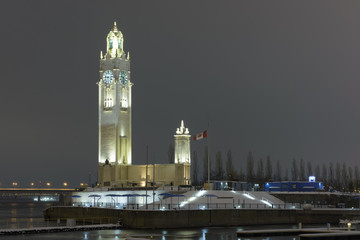 Fototapeta premium Clock Tower / Tour d'Horloge in Old Port, Montreal