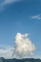 Fototapeta na wymiar clouds, sunny day, sunshine, blue skies and mountain in Guatemala.