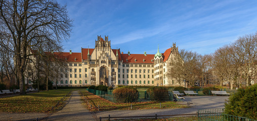 Vorbild Albrechtsburg in Meißen: Das Amtsgericht am Weddinger Brunnenplatz