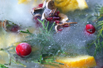 Obraz na płótnie Canvas Ice with berries and fruit pieces