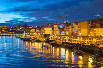 Obraz premium Night view of Porto, Portugal