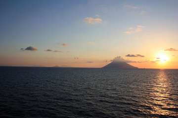 Stromboli bei Sonnenuntergang