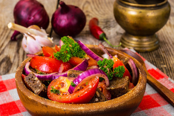Simple salad with bread, tomato, red onion, vegetable oil