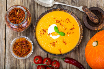 Vegetable cream soup with saffron