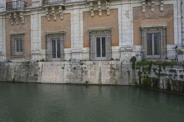 Old windows, Fountains and gardens of the palace of Aranjuez in
