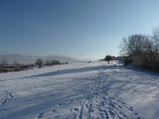 Fototapeta na wymiar Traces on snow in the mountains. Beautiful winter landscape. 