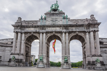Fototapeta na wymiar Triumphal arch (Arc de Triomphe) in Cinquantenaire park Brussels