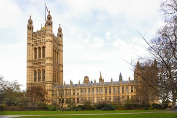 Fototapeta premium A view of Westminster in London from the riverside garden.