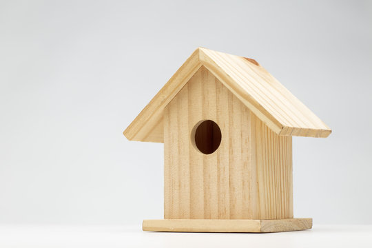 single wooden bird house