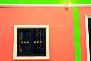 Obraz premium Window on a red wall with vintage tone