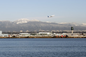 Naklejka premium Vancouver, Kanada, Airport Mountain Landscape