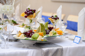 the fruit on the table