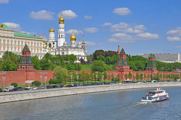 Obraz premium View of the Kremlin from the Moscow river