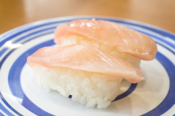 回転寿司 ビントロ