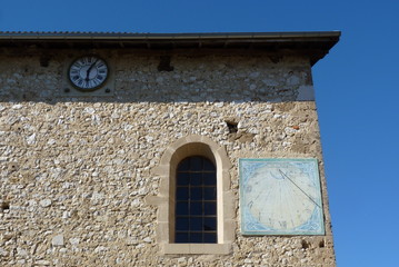 Cadran solaire et horloge
