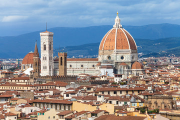 Fototapeta na wymiar view of Duomo in Florence town