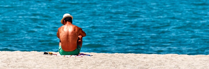 Panorama Mann am Strand